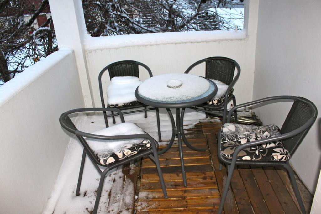 Gula Villan Guesthouse Akureyri Exteriör bild