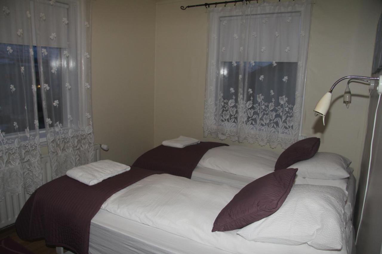 Gula Villan Guesthouse Akureyri Exteriör bild