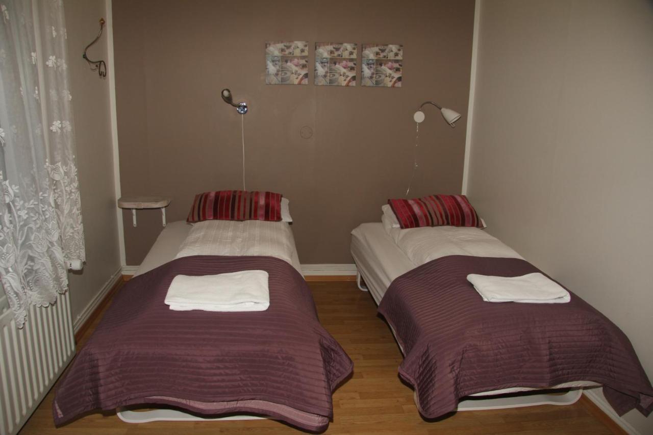 Gula Villan Guesthouse Akureyri Exteriör bild