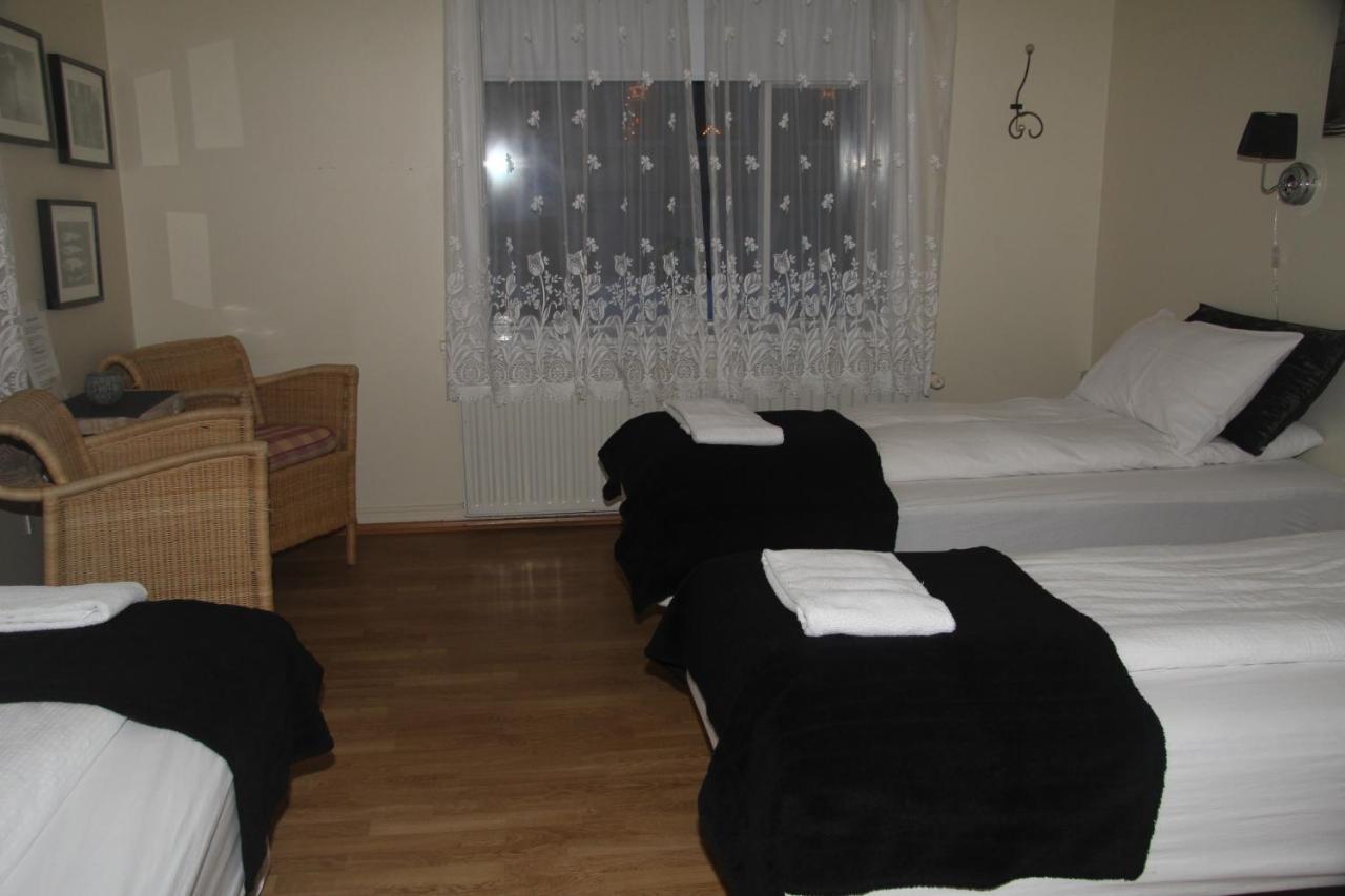 Gula Villan Guesthouse Akureyri Exteriör bild