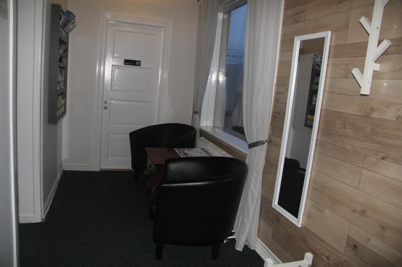 Gula Villan Guesthouse Akureyri Exteriör bild