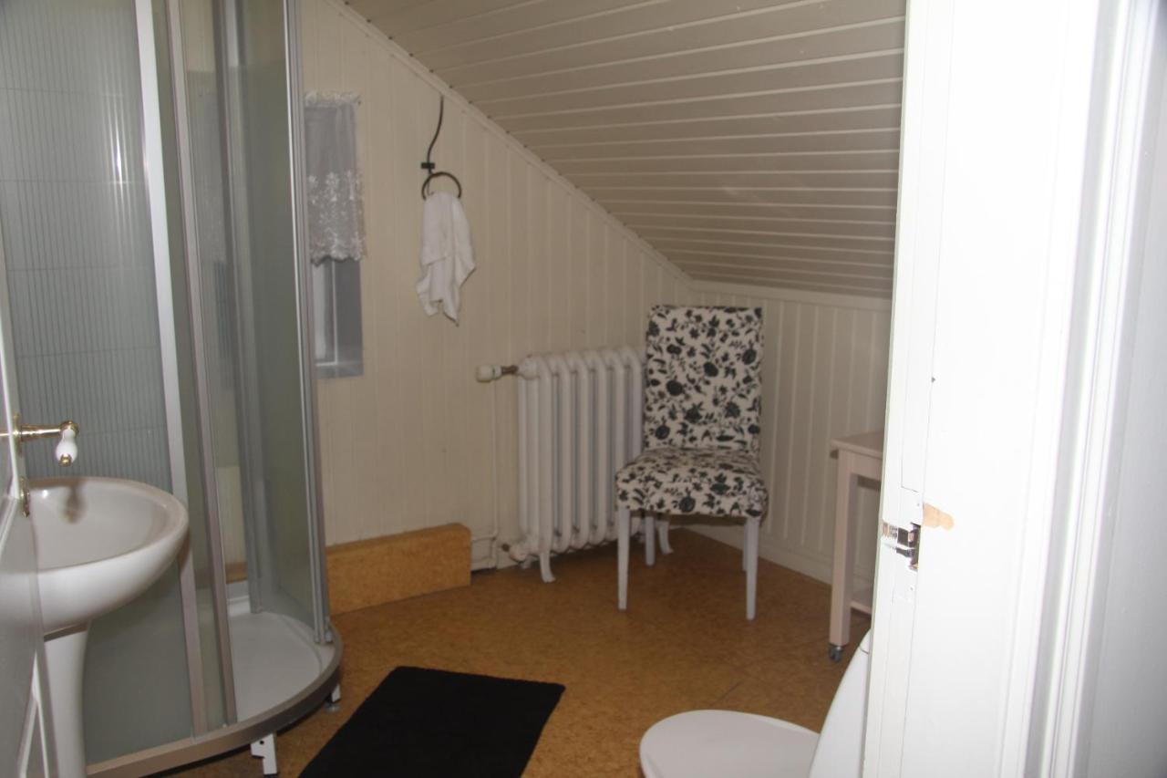 Gula Villan Guesthouse Akureyri Exteriör bild