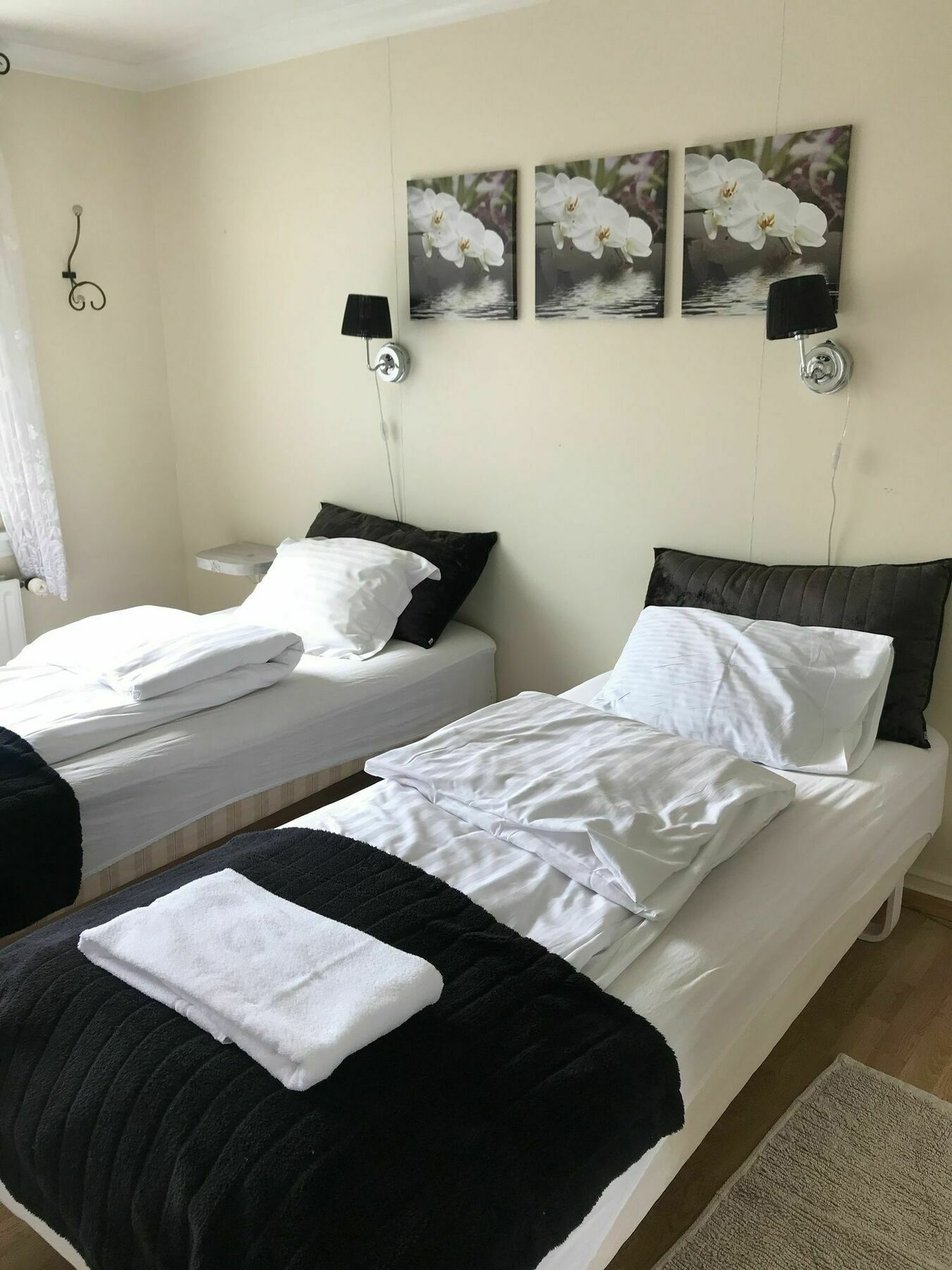 Gula Villan Guesthouse Akureyri Exteriör bild
