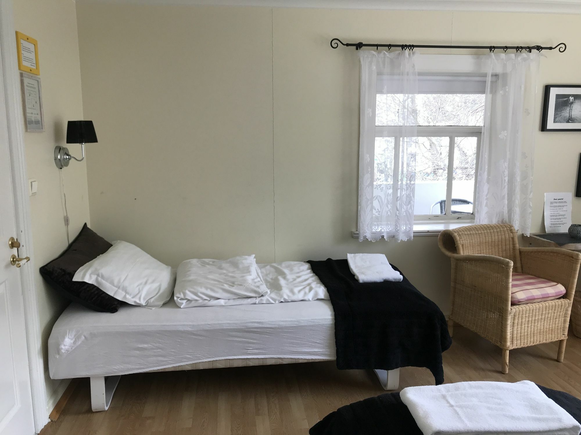 Gula Villan Guesthouse Akureyri Exteriör bild