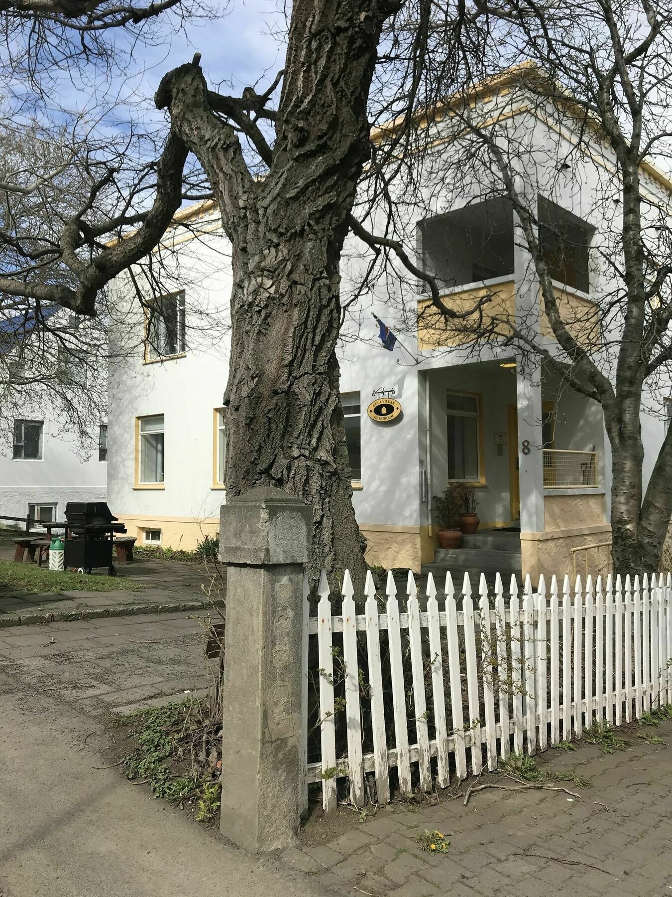 Gula Villan Guesthouse Akureyri Exteriör bild